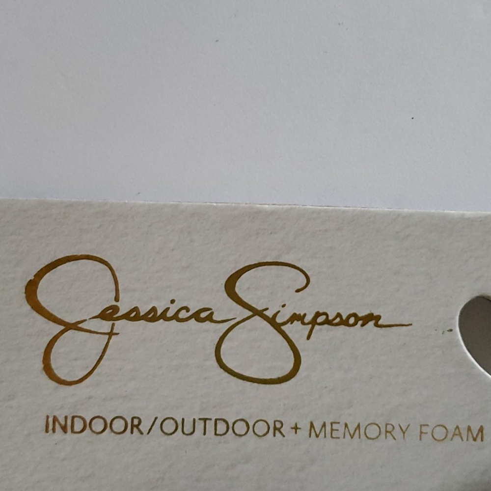 🆕️ Jessica Simpson Plush Slip-on Slippers - Picture 5 of 9